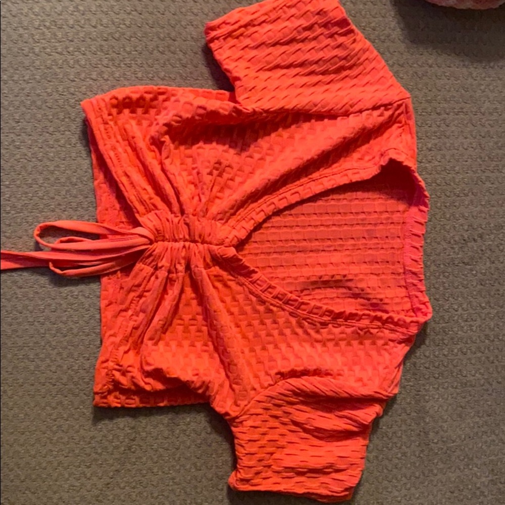 Cropped exercise shirt